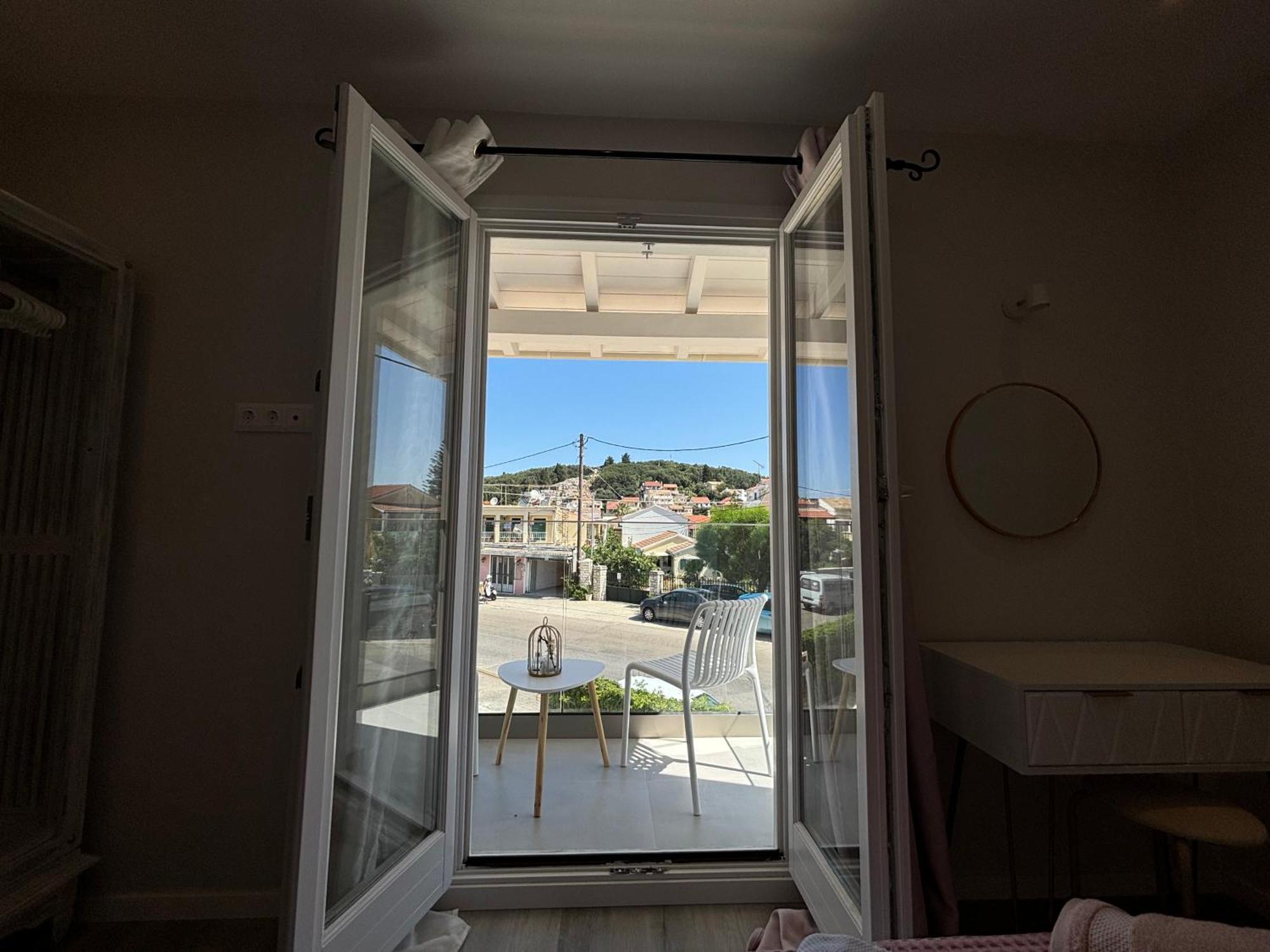 Mayflower Apartments Kassiopi Exterior photo